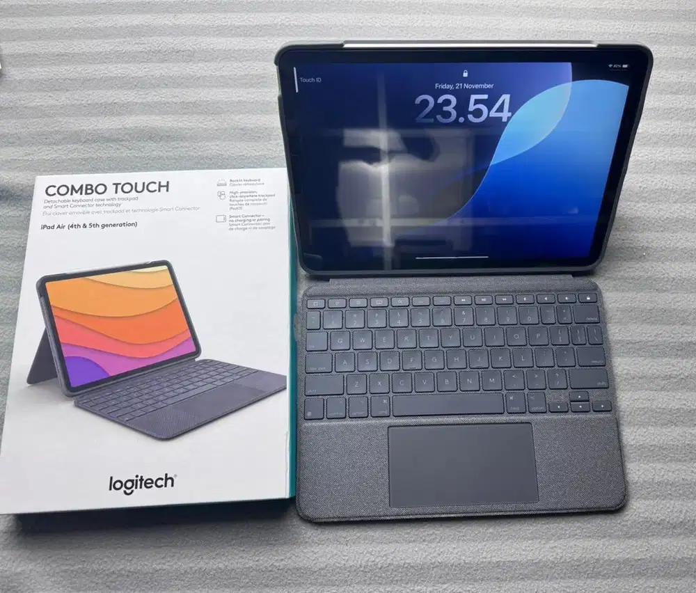 Logitech Combo Touch iPad Air 11 inch