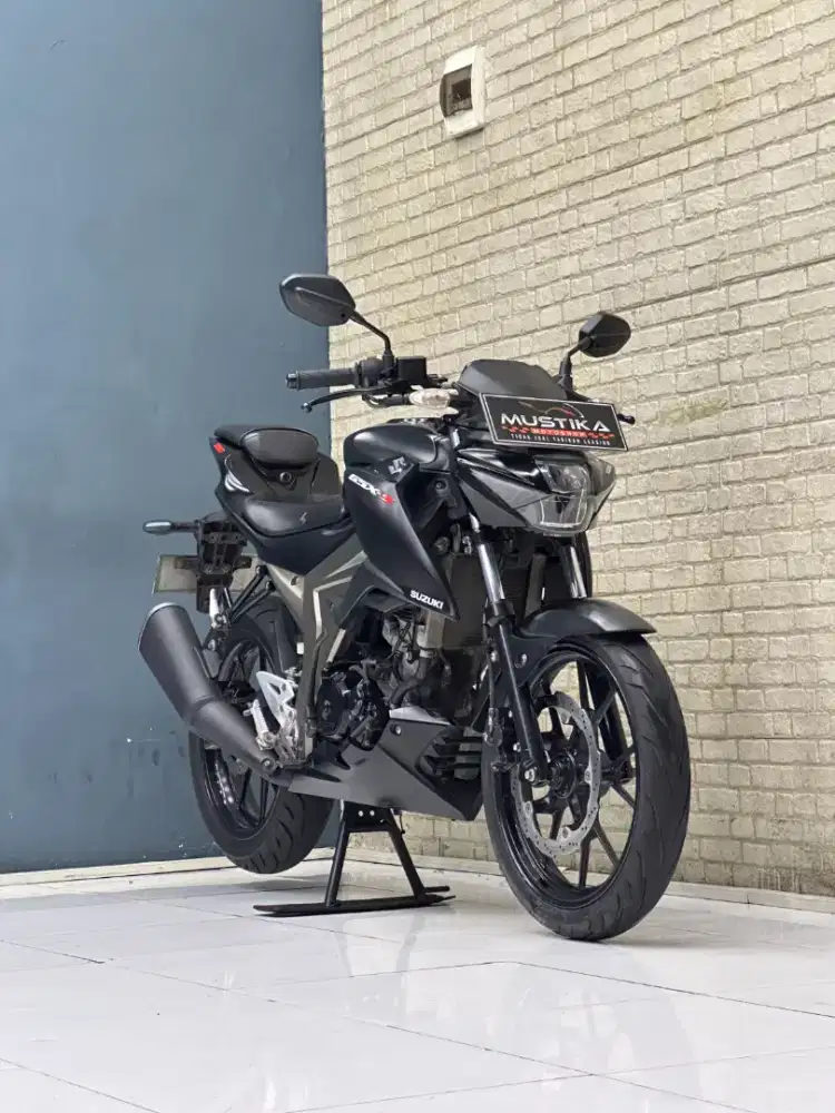 NAKEDBIKE HARGA TERJANGKAU‼️ SUZUKI GSX 150 S TH 2017 MATTE BLACK