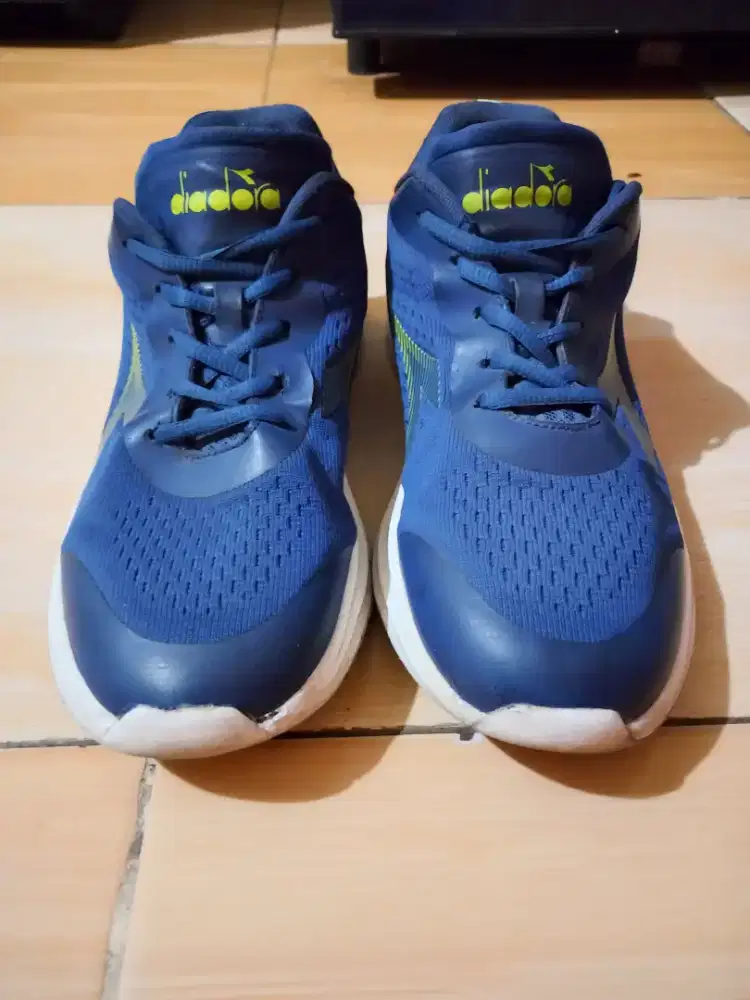 SNEAKERS SEPATU SPORT DIADORA ASLI