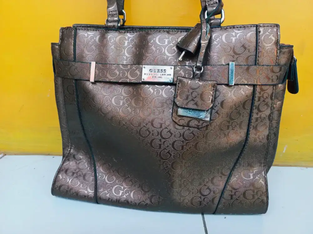 Preloved tas jinjing merk guess ori masih mulus