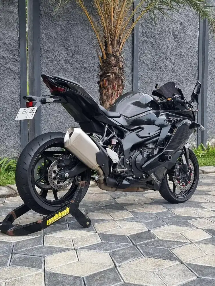 Kawasaki ZX 25R 4 Cylinder 2022 TFT Odo 9rb Hitam Koko Motor