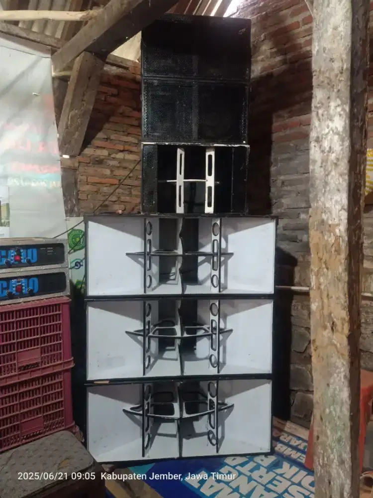 polytron Layar Lettu