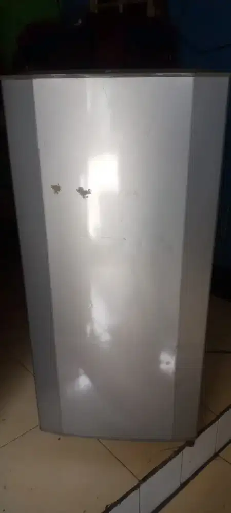 Dijual kulkas 1pintu merek LG kondisi normal rak Lengkap siap pakai
