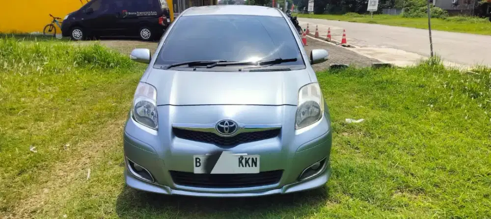 Dijual YARIS BAKPAU warna grey (favorit)