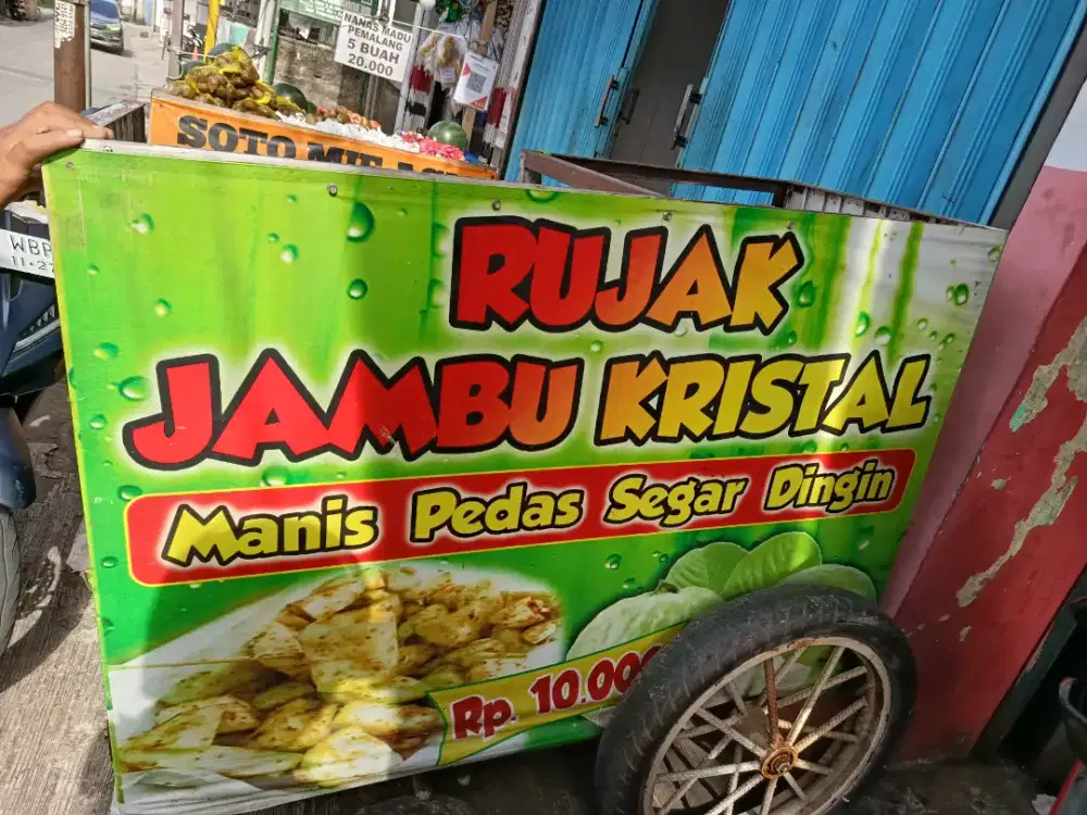 Gerobak buah/rujak jambu kristal
