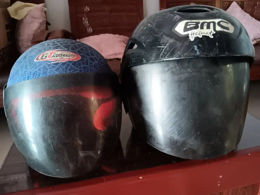 Helm dewasa dan helm anak
