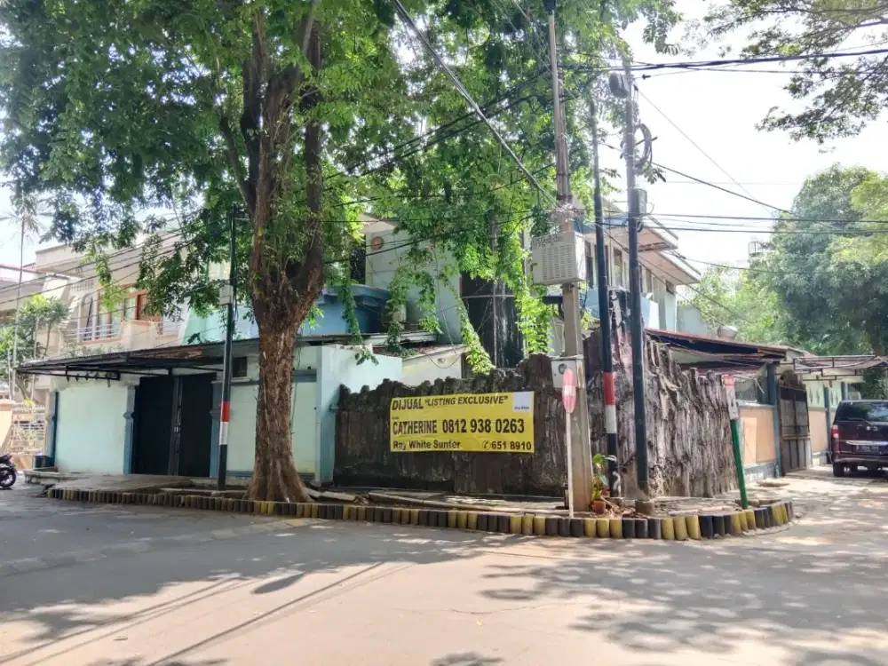 Rumah Tua Hoek Metro Sunter