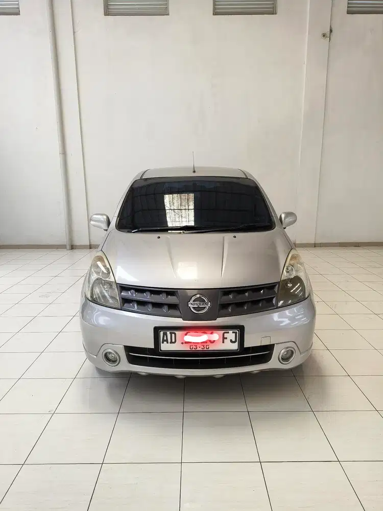Nissan Grand Livina 1.5SV M/T 2010
