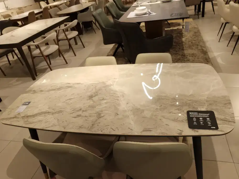 MEJA MAKAN (HANYA MEJA) INFORMA - CICILAN RINGAN TANPA KARTU KREDIT