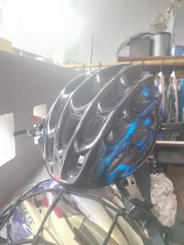 Helem sepeda merk Nuke Head