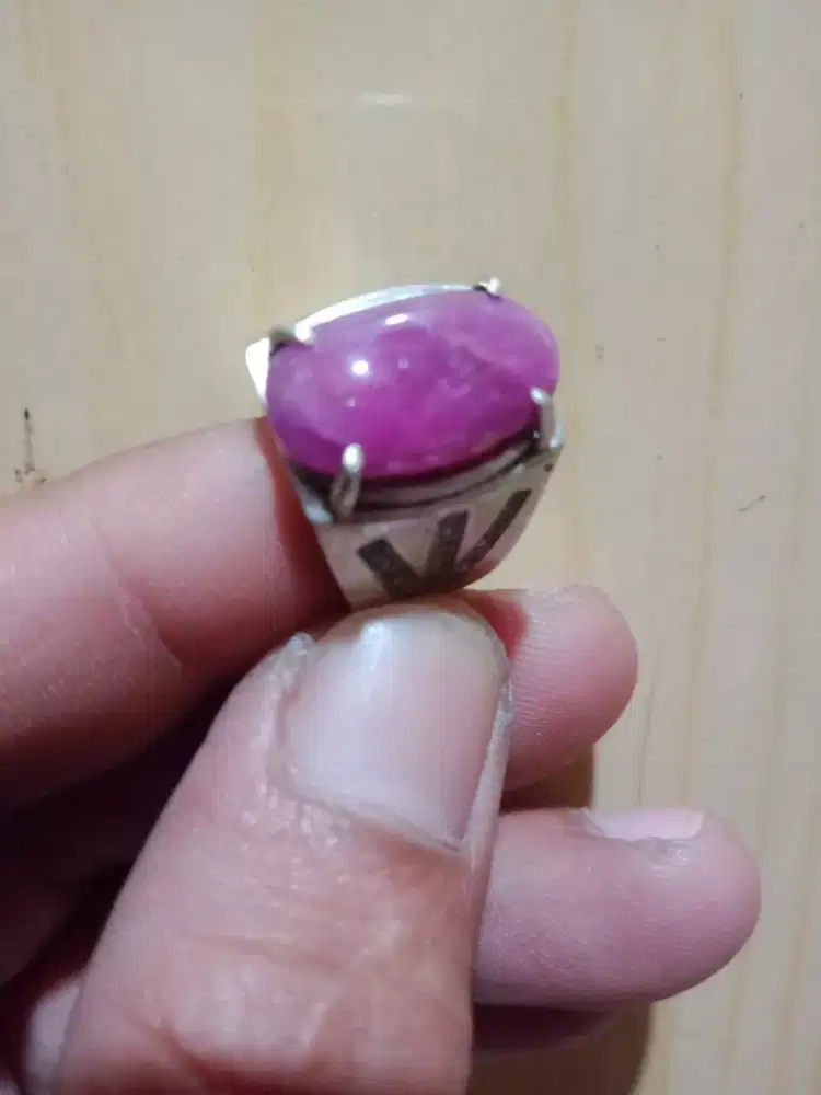 Cincin batu ruby