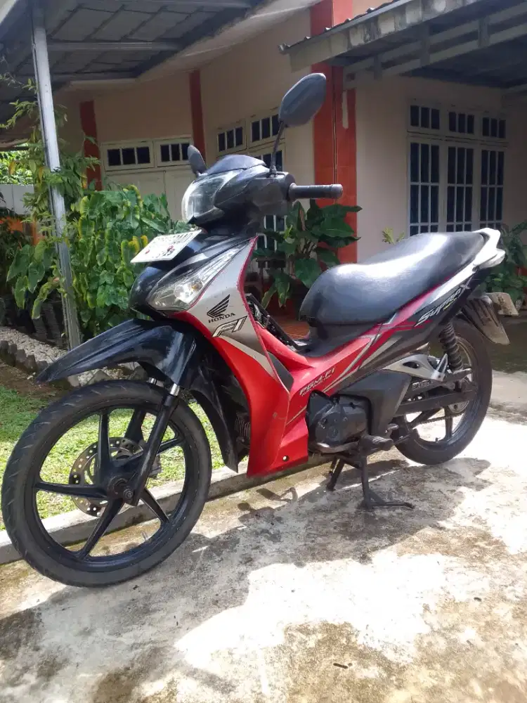 Supra X 125 helm in 2014/ injeksi