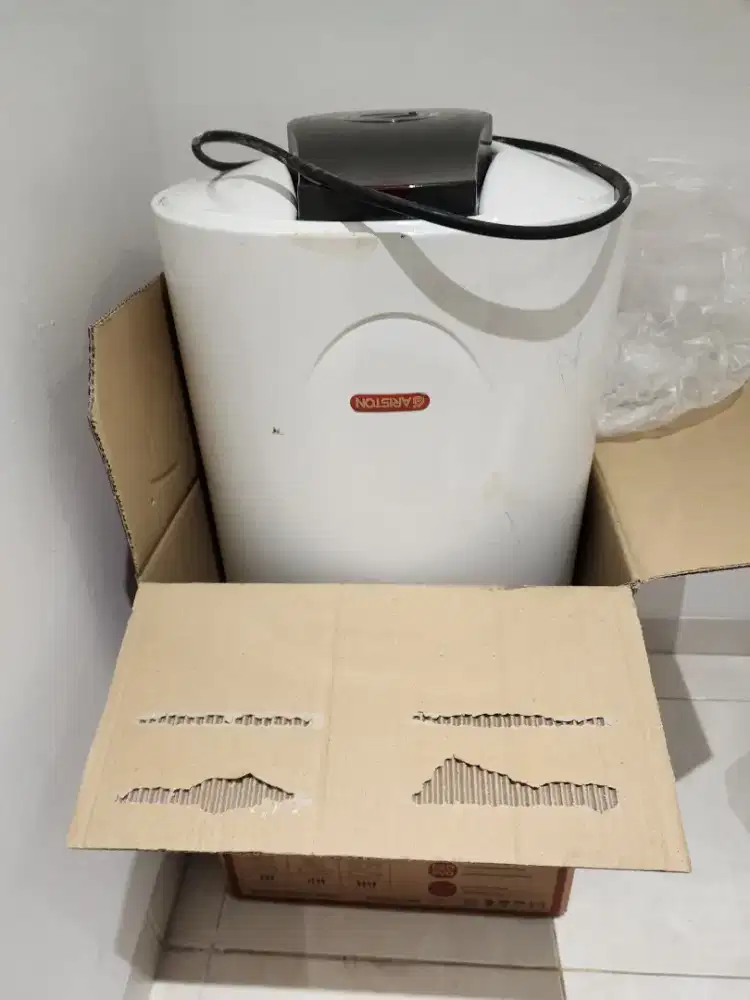 Water Heater Ariston Vid 100 R 1.5 KW ASG