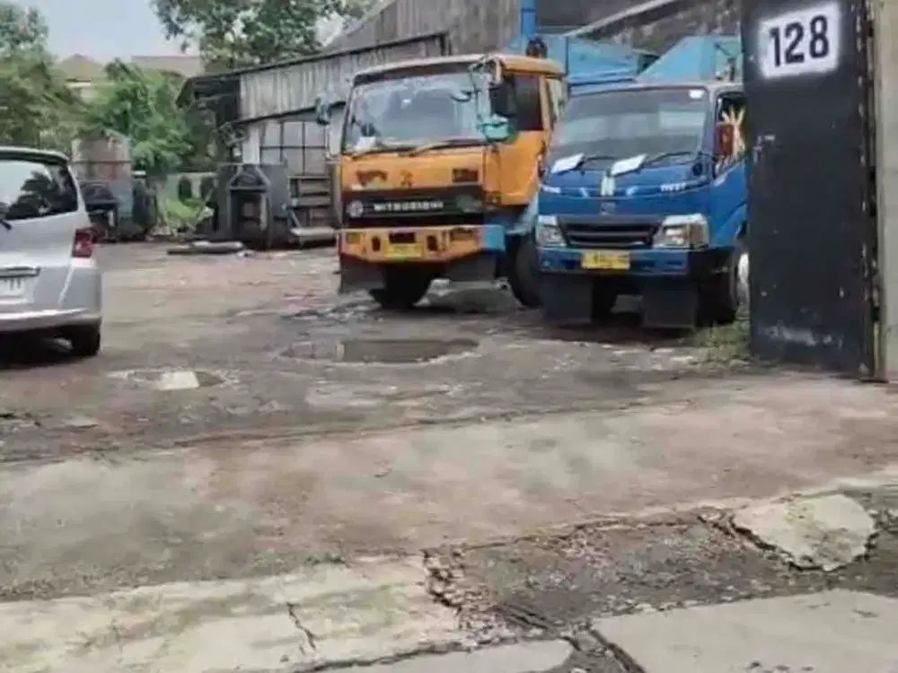 Raya  Medokan  Semampir  cck untuk gudang