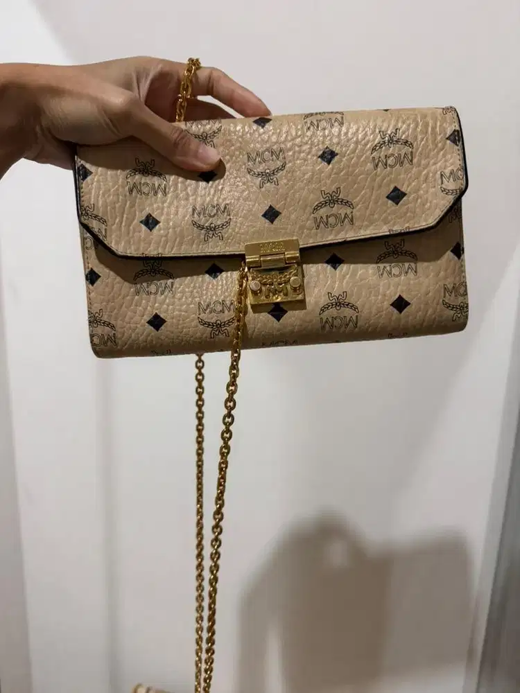 Tas selempang atau slingbag tas arpit MCM asli