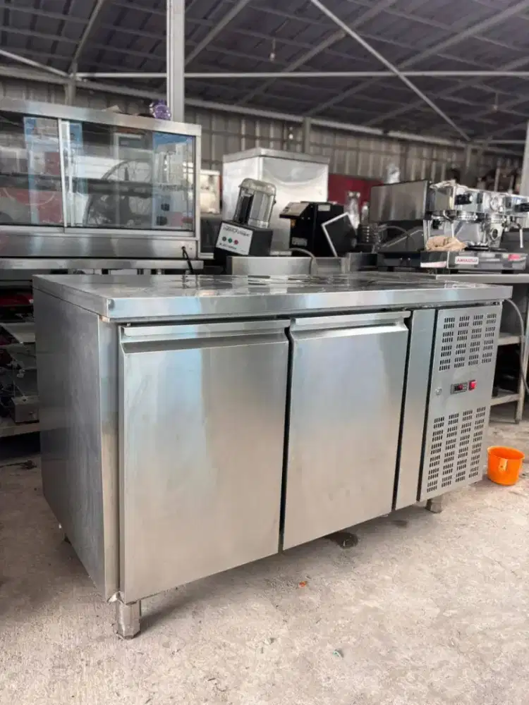 Undercounter chiller 
2 pintu 
Model THP-2100 TN
136x70x85

Harga 5jt