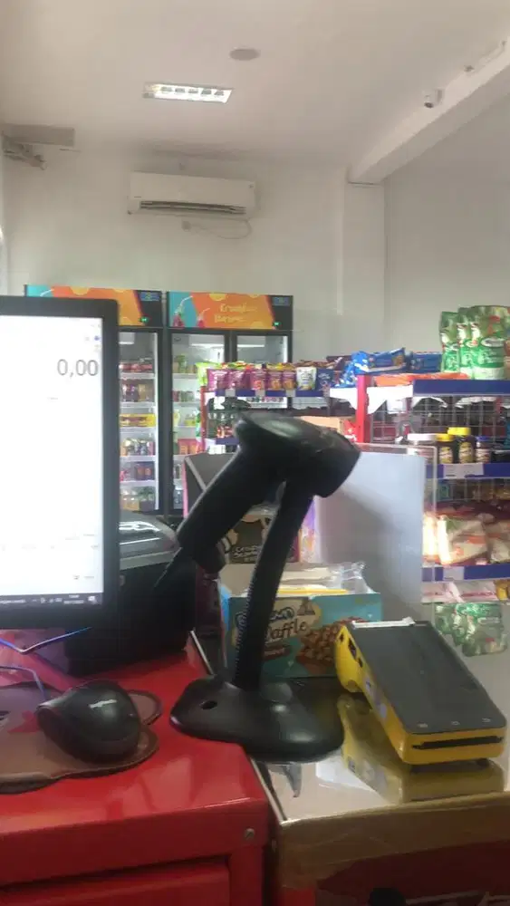 Mencari penjaga minimarket/kasir