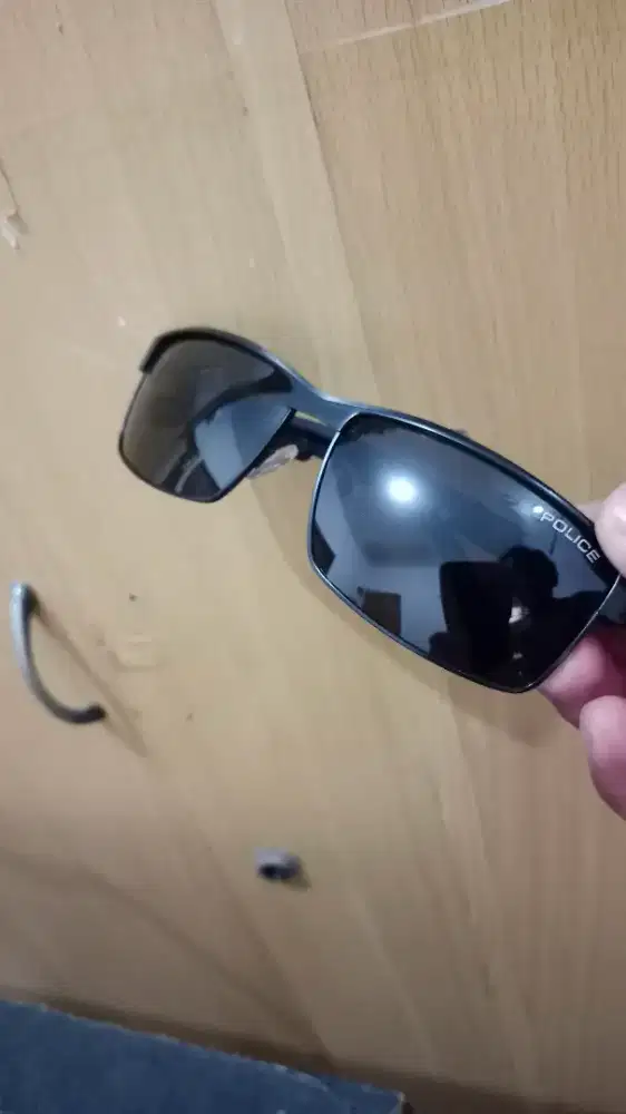 Kacamata polis anti radiasi