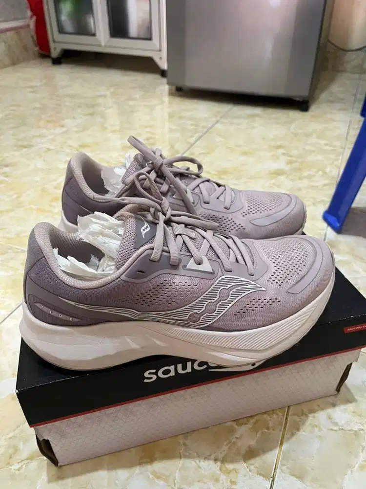 Sepatu Running Merk Saucony