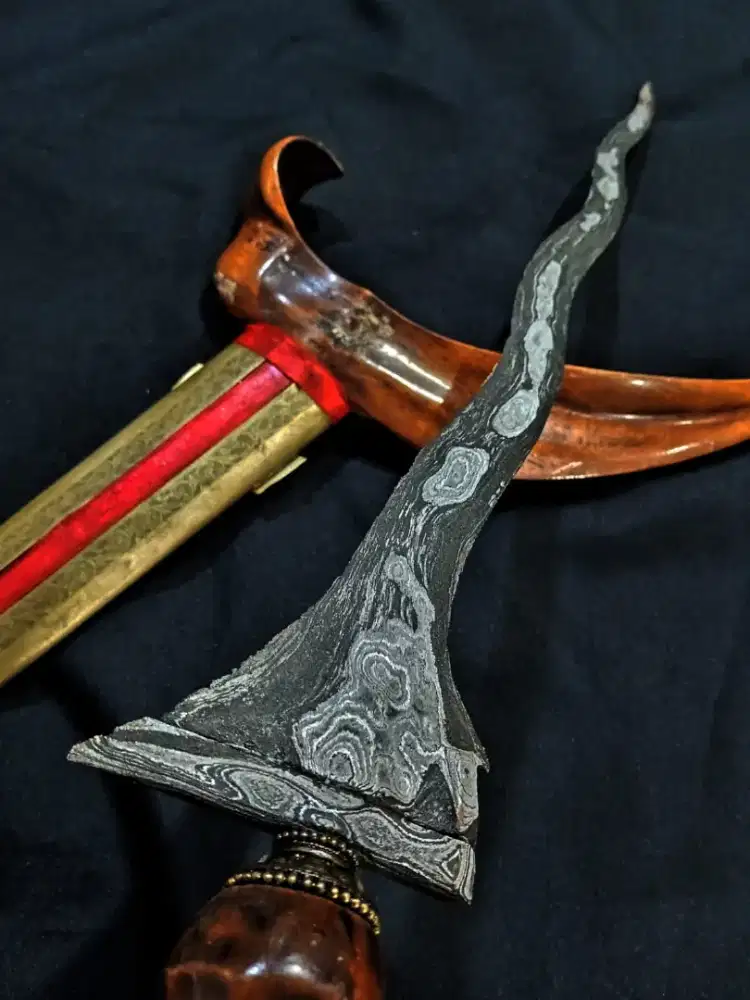 Keris Sepuh Carubuk pamor Tirto Tumetes Warangka Ladrang solo asli