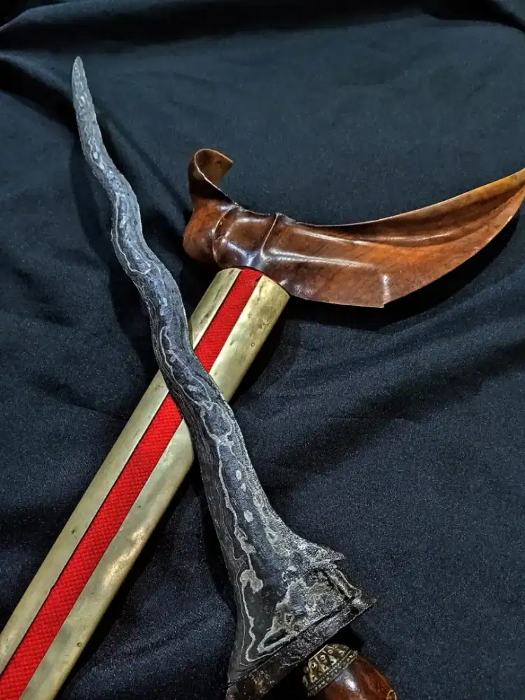 Keris Sepuh Carubuk pamor Pulo Tirto warangka Ladrang Solo