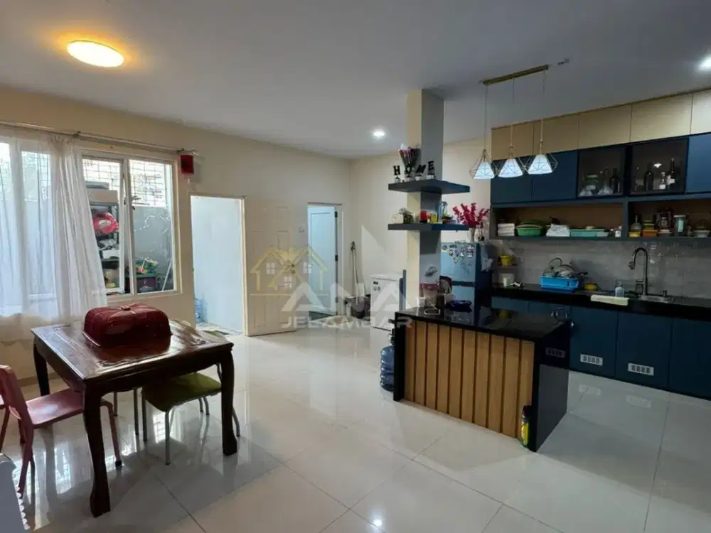 ANA RUMAH SEMI FURNISHED UK 9X15M DI KOMP KAVLING POLRI JELAMBAR