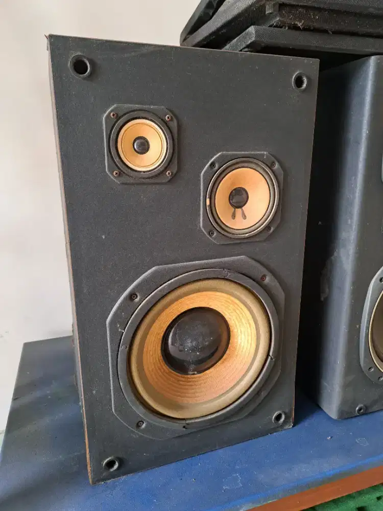 Speaker bekas kondisi baik 4 pcs