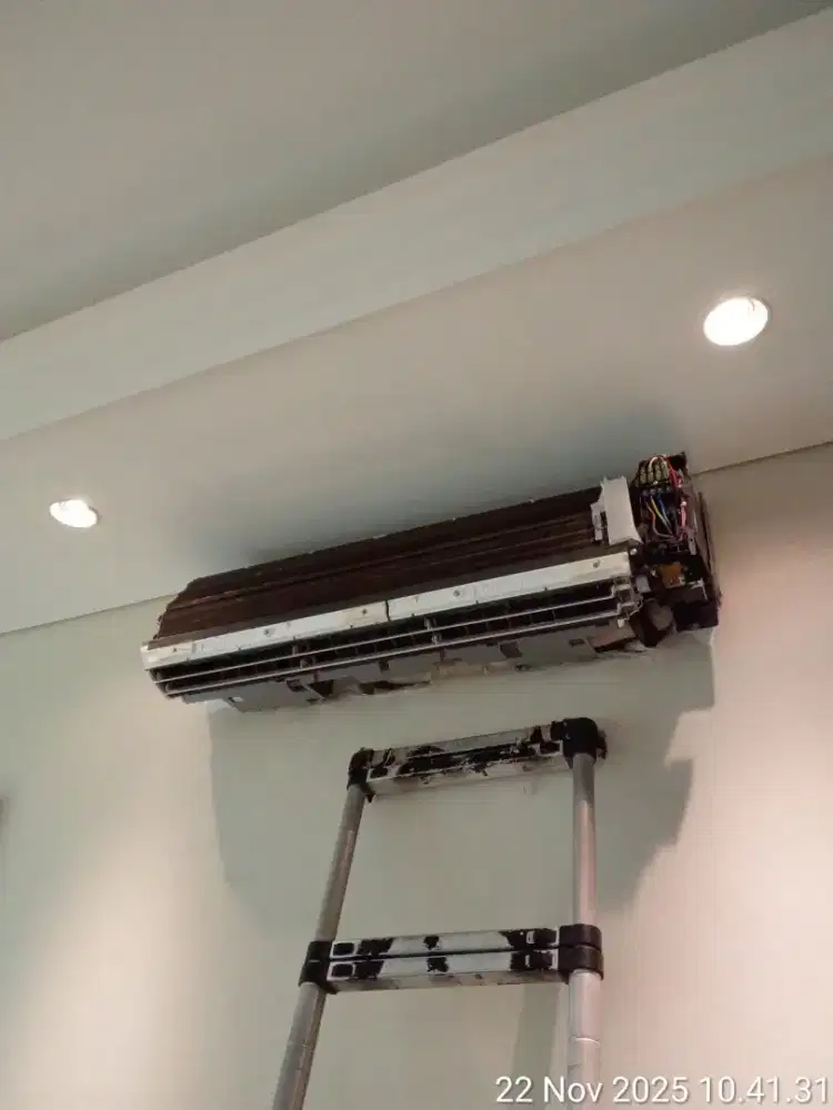 SERVICE AC PERBAIKAN DAN MAINTENANCE