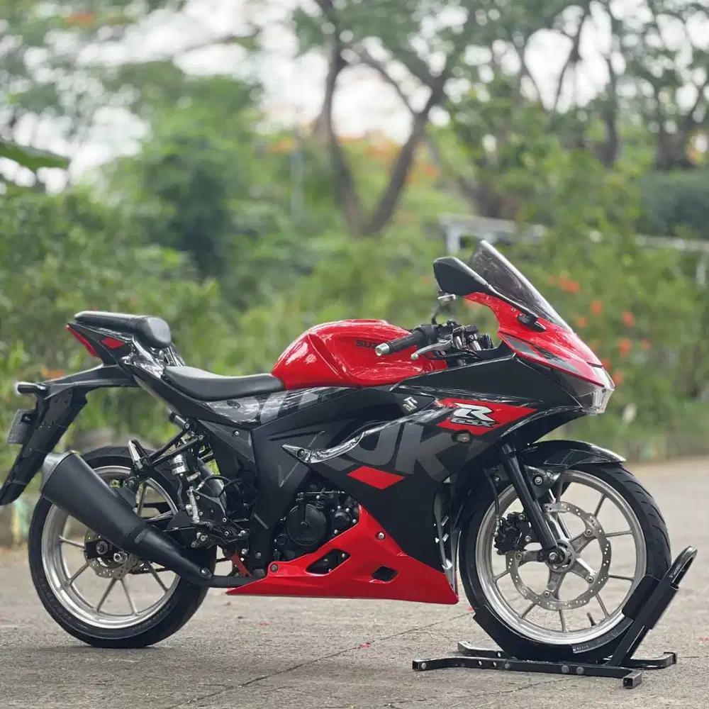 SUZUKI GSX R150 MERAH 2022 KM LOW PAJAK PANJANG KAYAK BARU