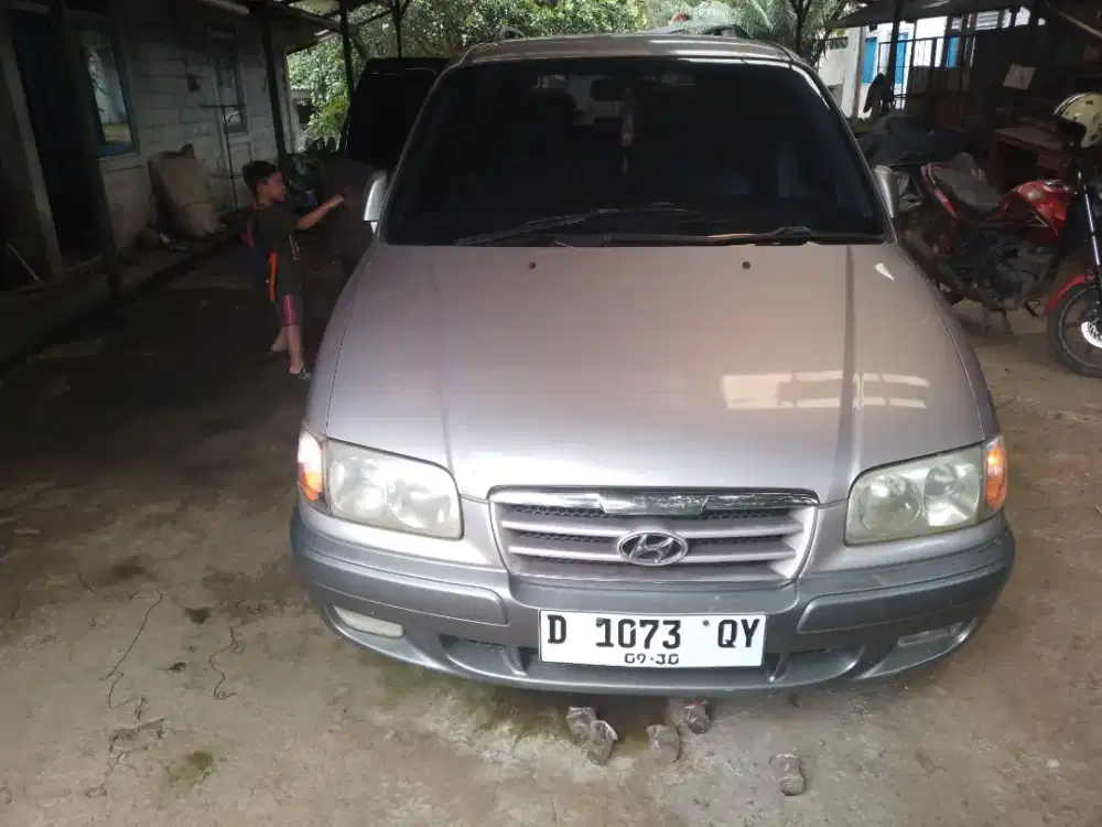 Dijual Hyundai Trajet GL8 CVVT Tahun 2005