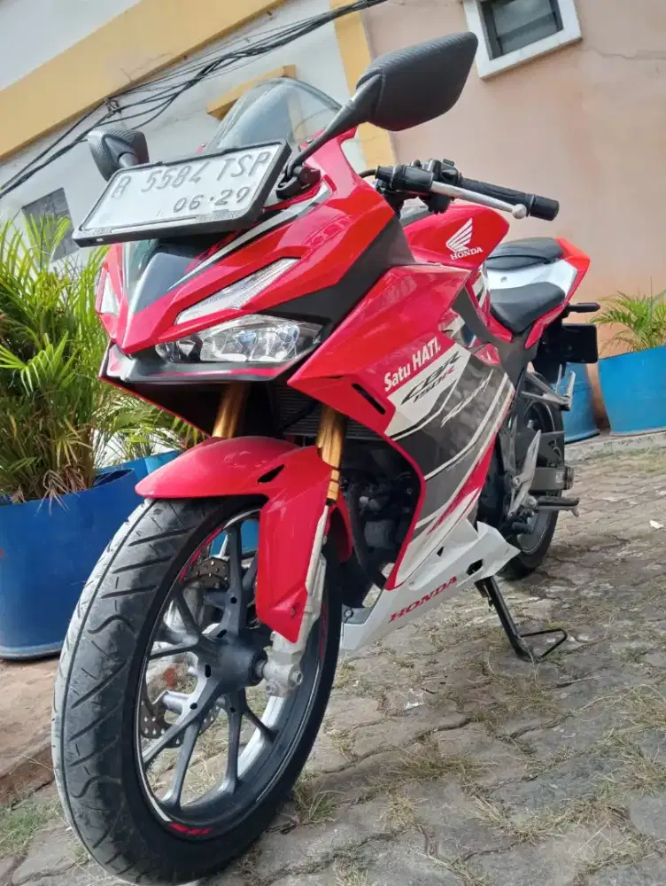 Promo DP 500 Honda CBR 150 R Tahun 2024 Km Rendah