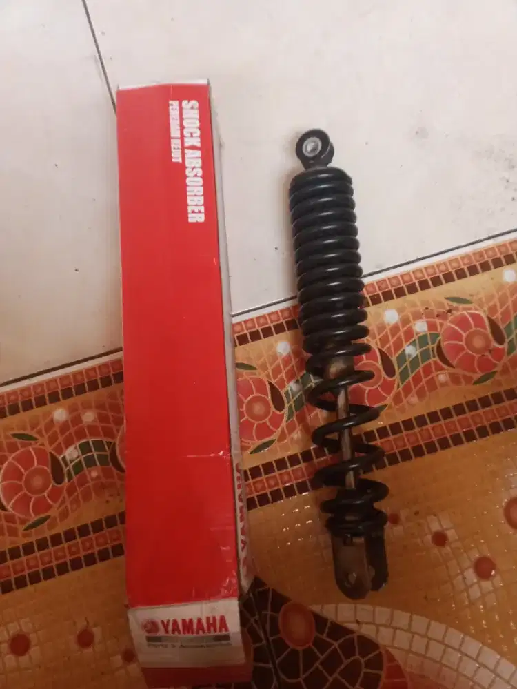 Sok belakang Yamaha Lexi