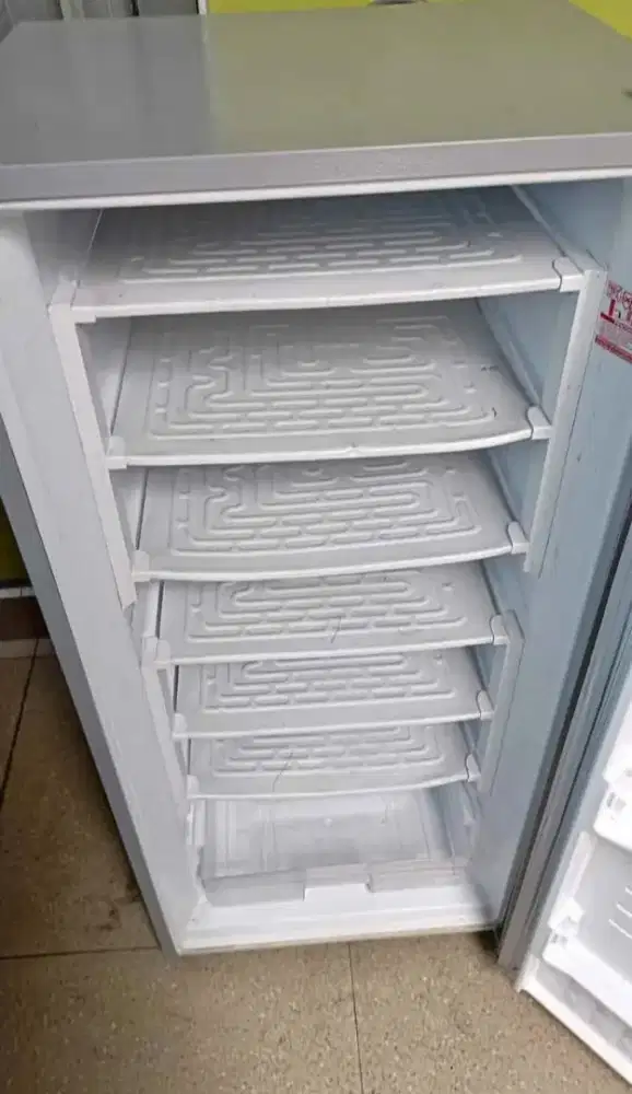 Kulkas rusak menerima