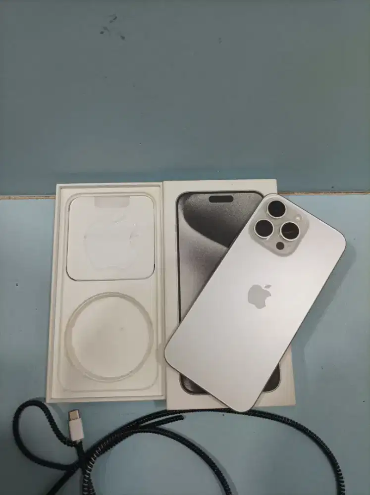 iPhone 15 pro max 512. Ibox