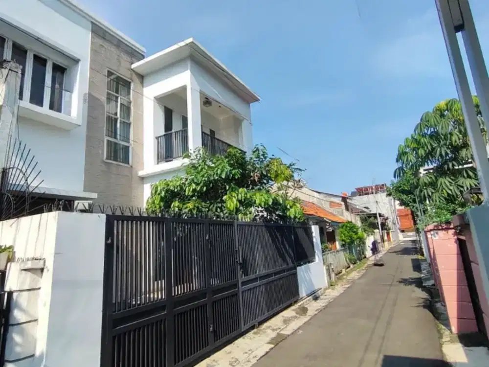 RUMAH MODERN MINIMALIS SIAP HUNI DI TEBET!