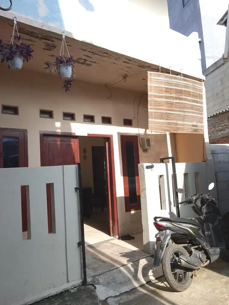 DIJUAL RUMAH 2 LANTAI + KONTRAKAN 1 PINTU
