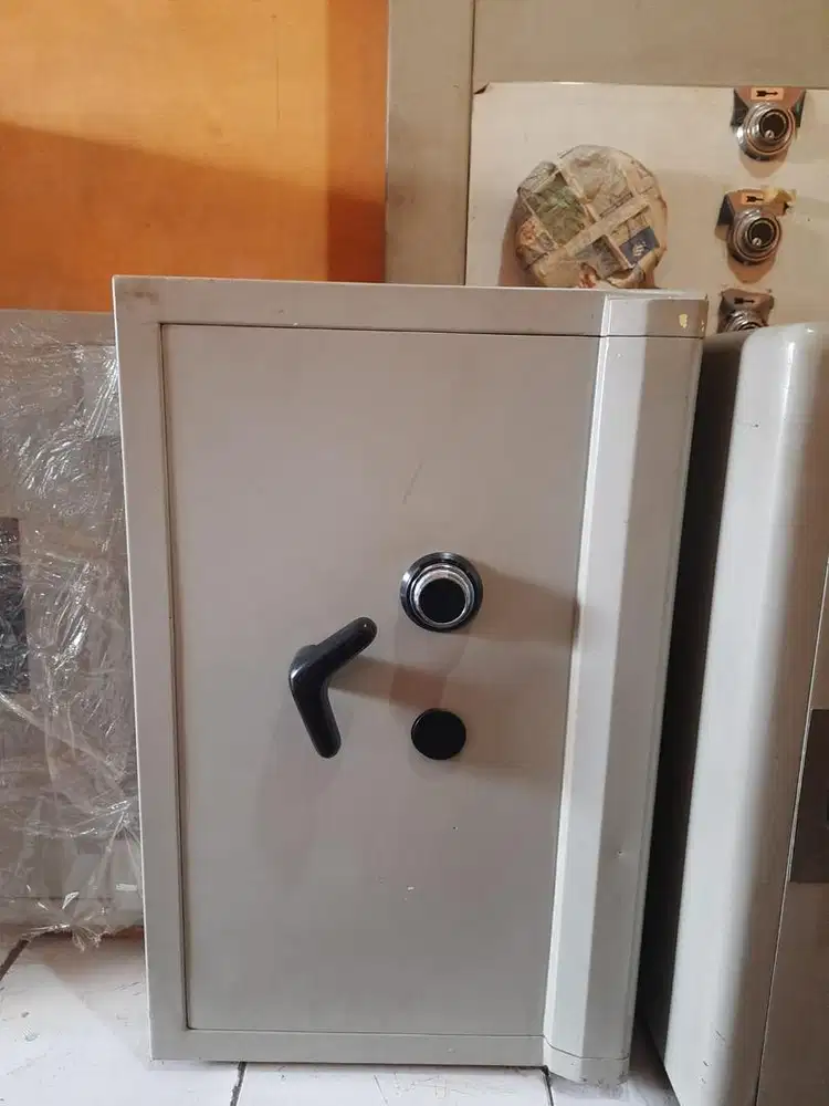 BRANKAS EX PERHIASAN/EMAS