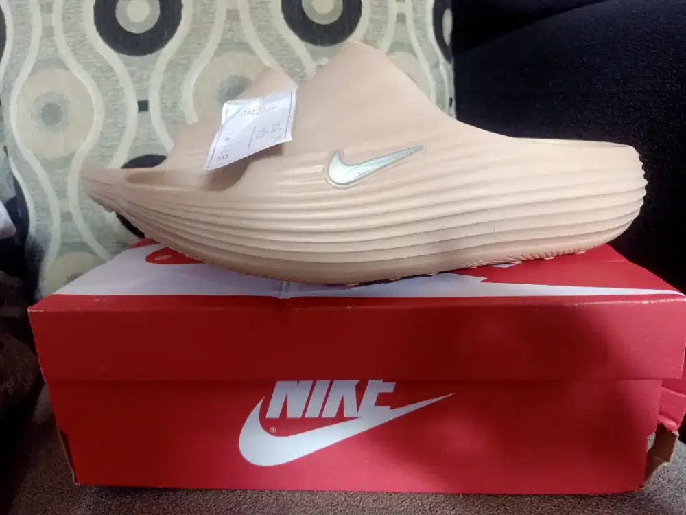 Sendal nike rejuven react