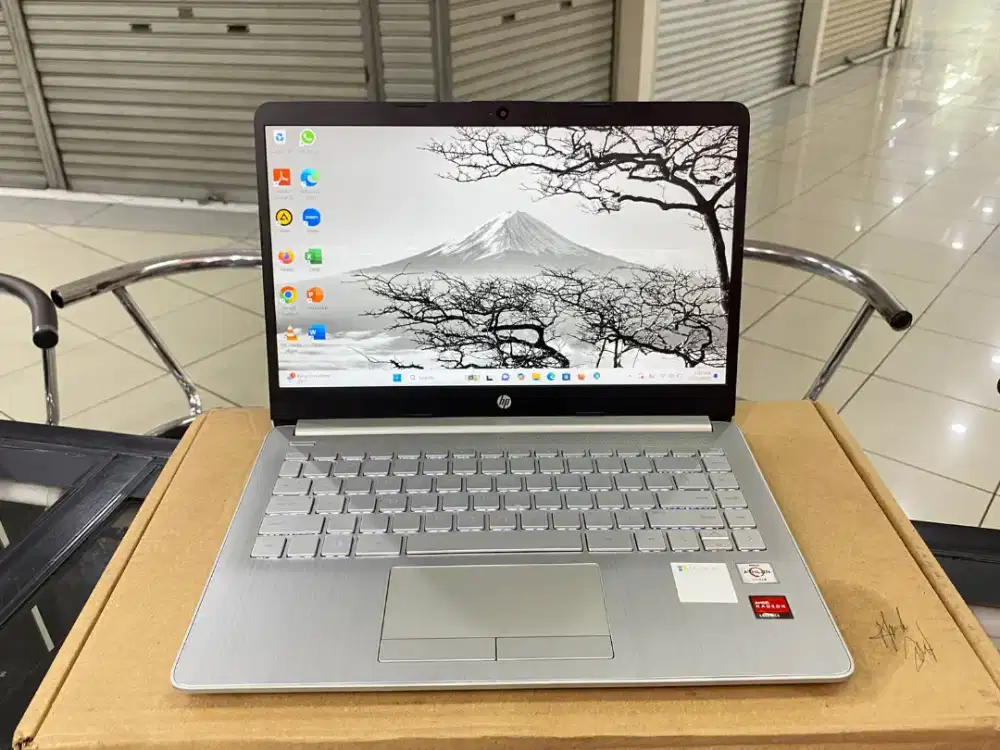 LAPTOP HP 14s-dk1xxx/AMD Athlon Gold 3050U /Ram 8GB /SSD 512GB