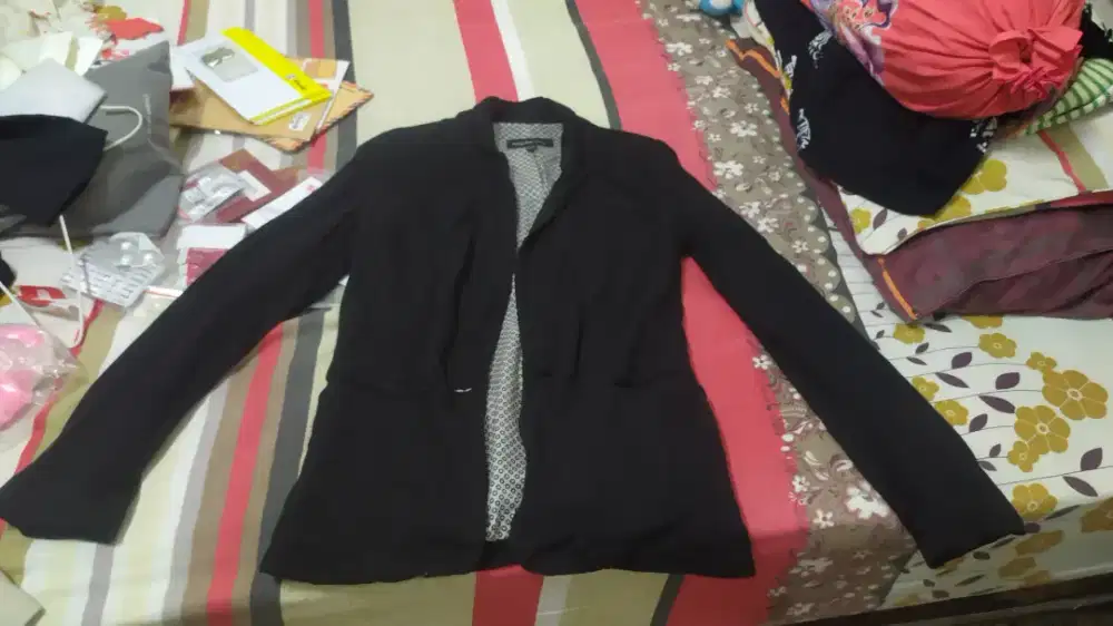 Dijual Jas berkelas bagus merk MANGO. Asli.