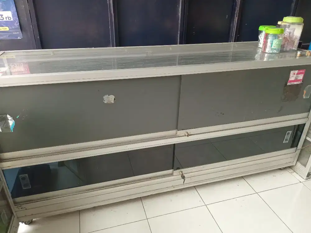 Etalase 2m bekas istimewa