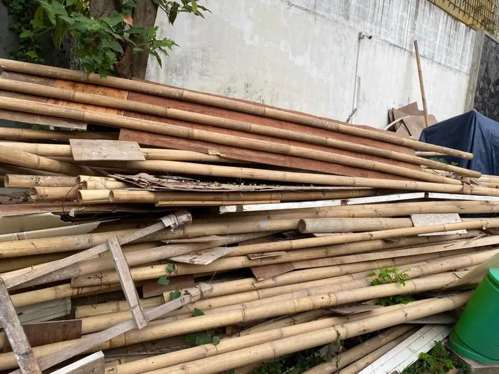 Bambu-bambu bekas pakai