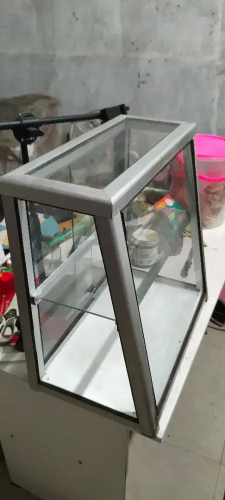 Etalase Kaca 2 Tingkat 50x20 (atas) 50x29 (bwh) Tinggi 50cm