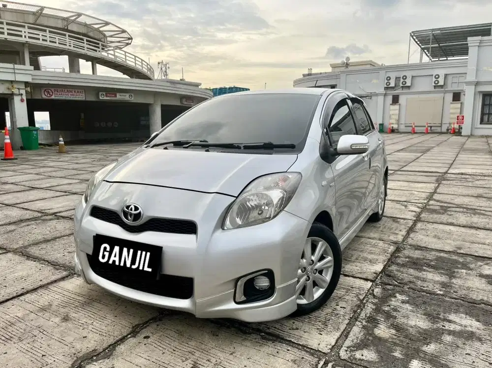 [KM LOW] Toyota Yaris 1.5 E AT/Matic Tahun 2012