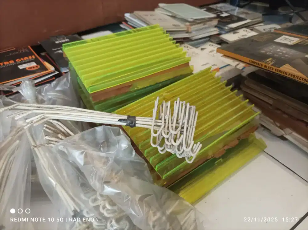 Perlengkapan counter acecoris hp