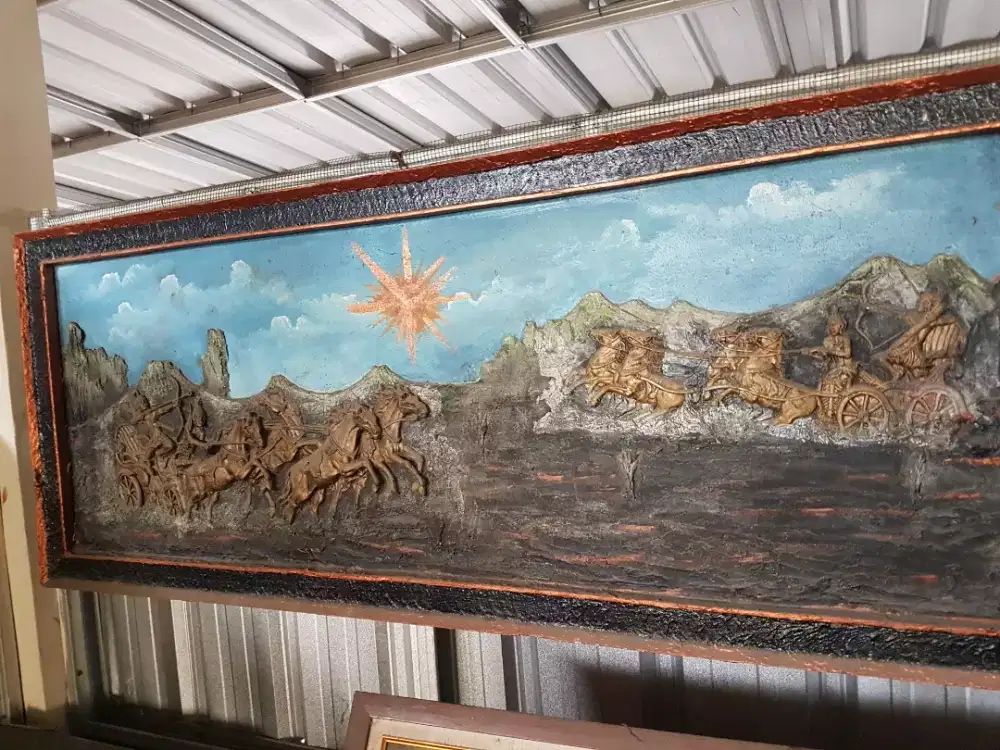 Hiasan dingding timbul ukuran besar