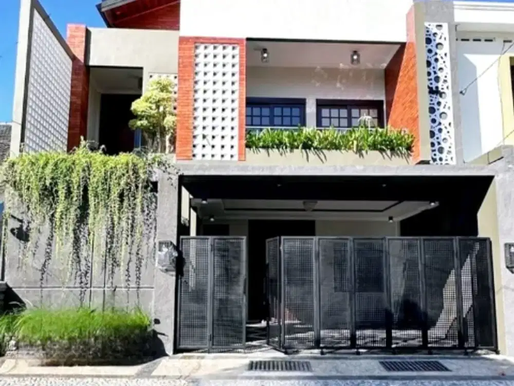 Rumah bagus baru 3 lantai dekat Jogja Bay maguwoharjo