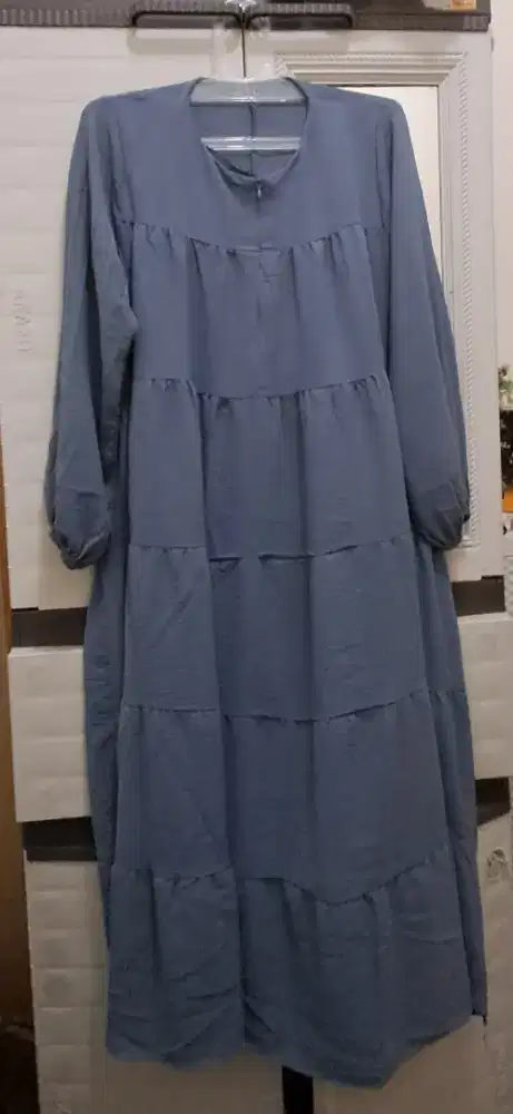 Gamis biru wanita