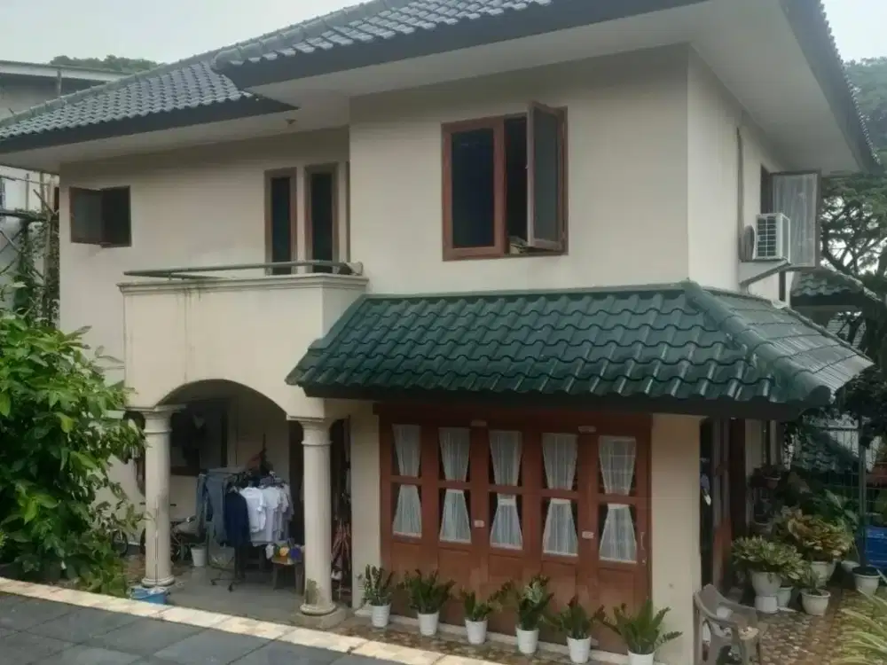 DIJUAL RUMAH PREMIUM ADA KOLAM RENANG HARGA NEGO SENTUL CITY SSR912