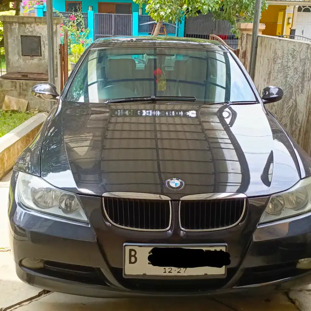 BMW 320i CBU HITAM